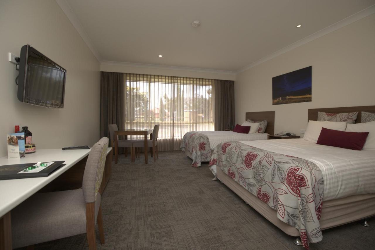 Young Federation Motor Inn And Services Club Extérieur photo