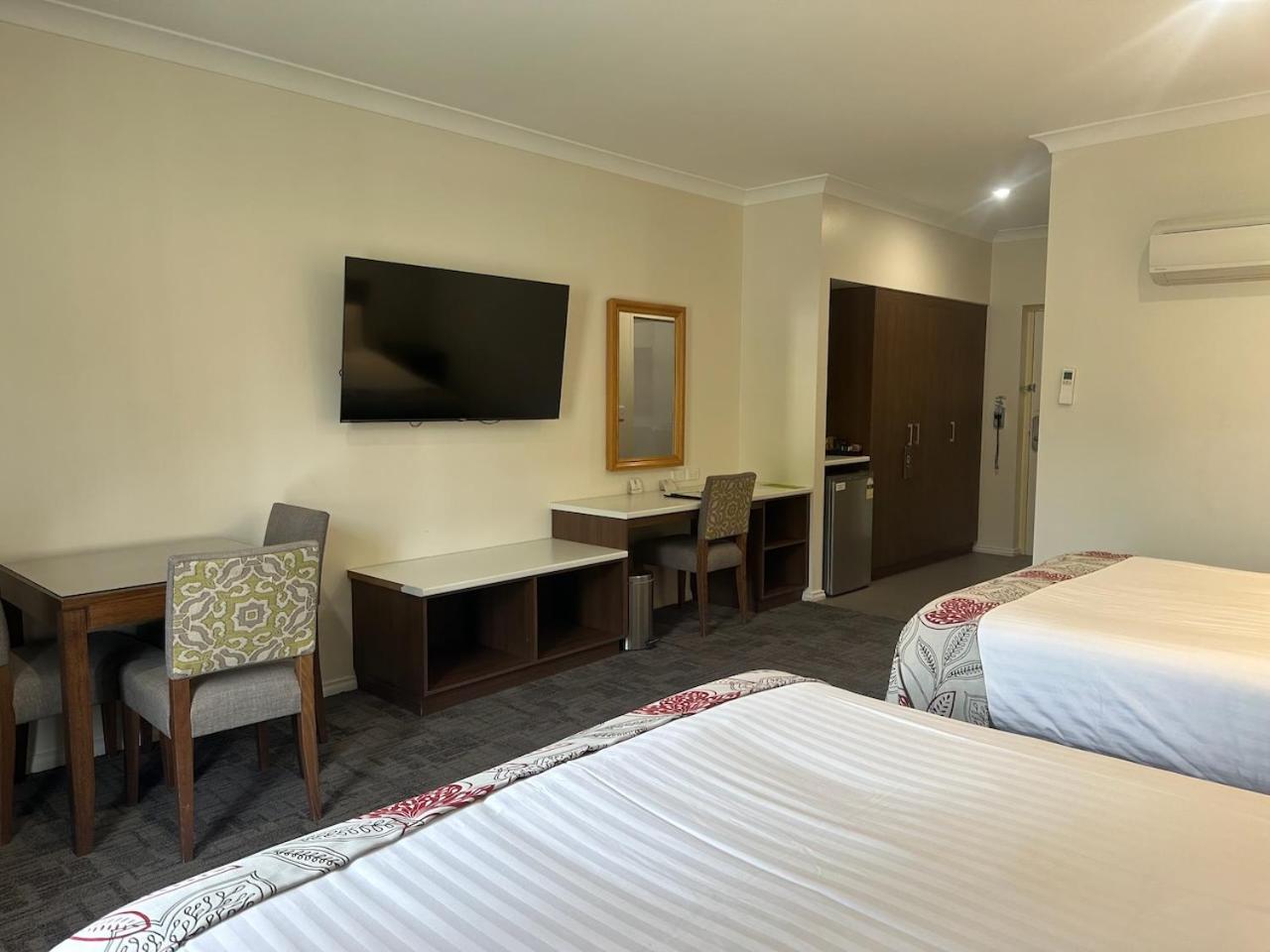Young Federation Motor Inn And Services Club Chambre photo