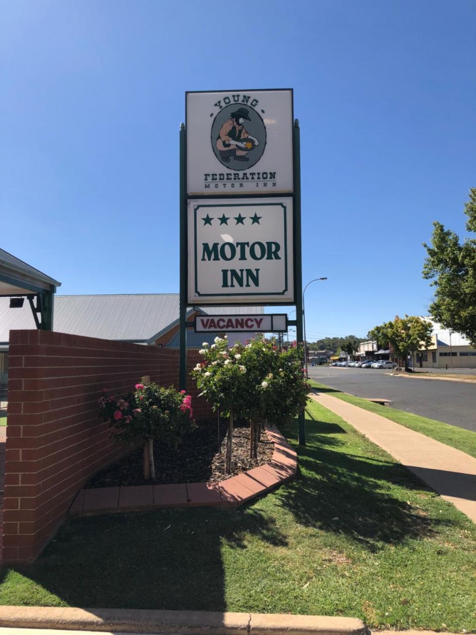 Young Federation Motor Inn And Services Club Extérieur photo